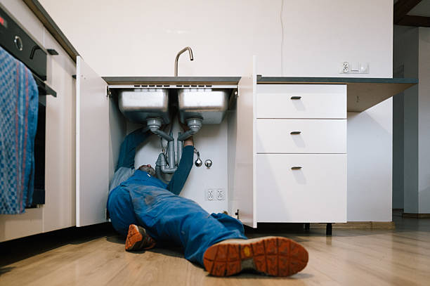 Professional Leak Detection technician working in Seaview, VA